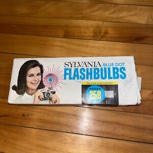 Vintage Sylvania Blue Dot Flashbulbs IOB Press 25B 11 Bulbs For Polaroid